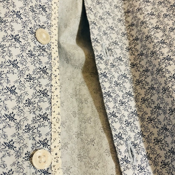 BRAND NEW DRESS UP/ CASUAL DENIM & FLOWERS BUTTON UP! Absolute FIRE——— ⚡️💥⚡️ - Picture 2 of 4